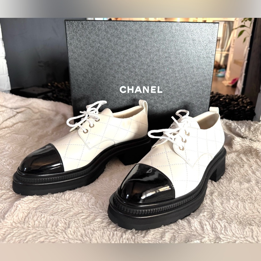Chanel Lace Up Black and White Leather Oxford Shoes - Picture 5 of 13